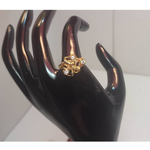 Sweetly Unique Golden Ribbon Rhinestone Ring Size 7 - Picture 8 of 12